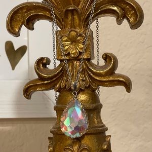 NWT! Beautiful Silver Tear Drop Faceted Necklace!